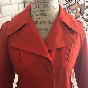 Stylish vintage rain coat. Amazing color and cut!